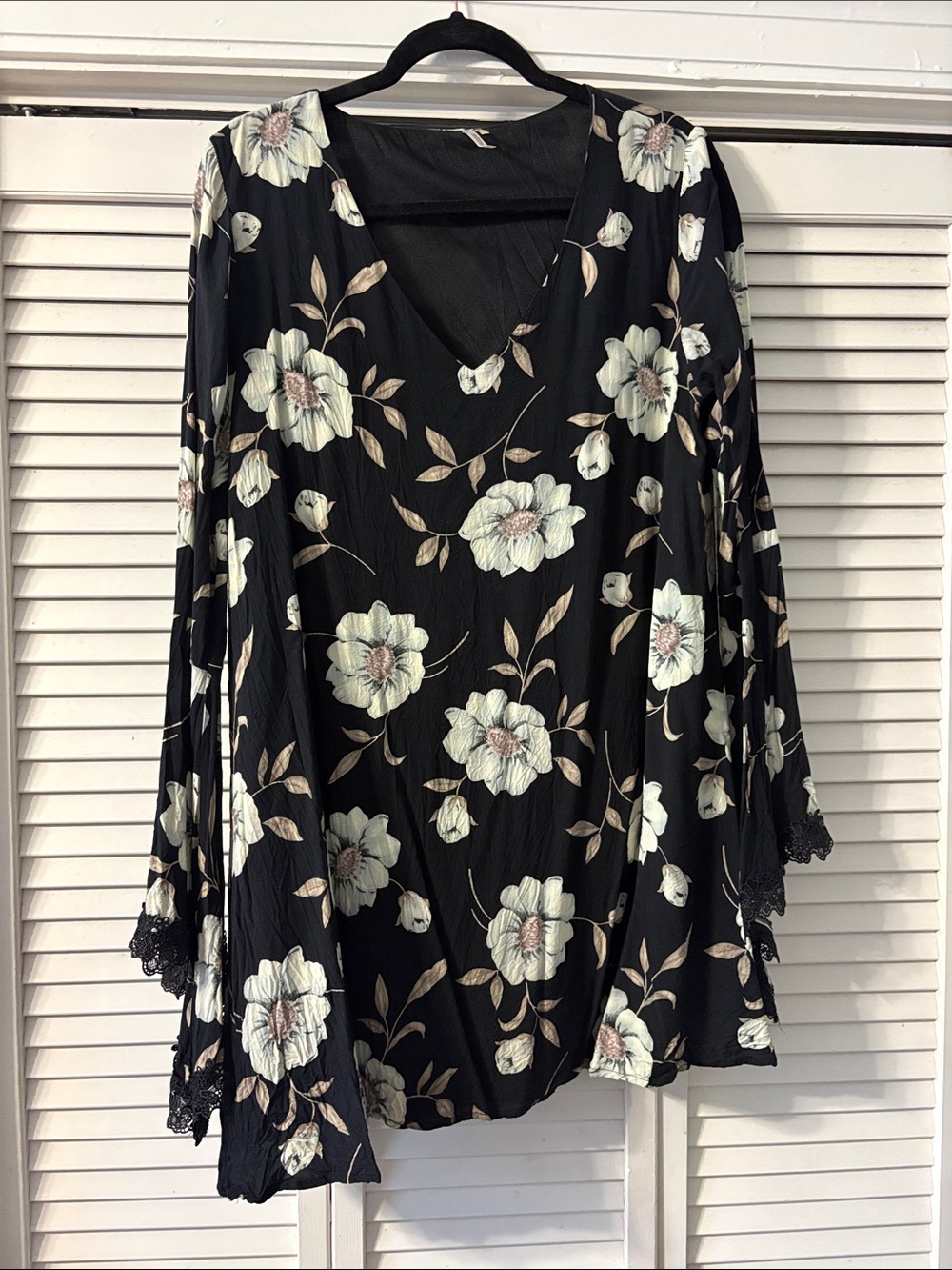 mittoshop Black Floral V-Neck Bell Sleeve Mini Dress